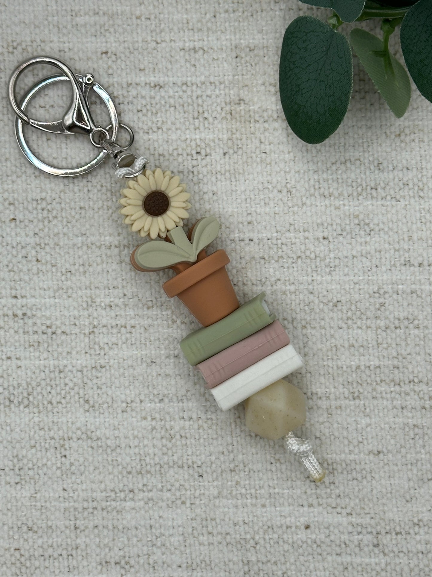 Flower & Books keychain